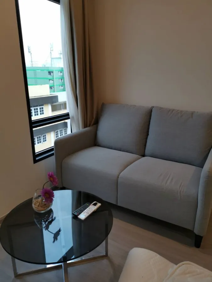 For rent Aspire Asoke-Ratchada, beautiful room, super price, great view, carry your bag, ready to move in.