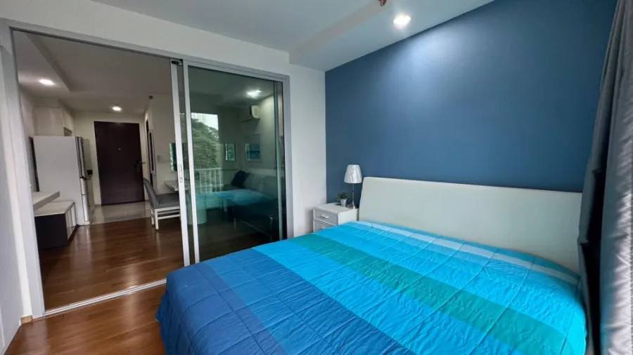 Condo for sale or rent, The Line Phahonyothin Park, south side, decorated in tone-controlled tones, very livable. Don't wait.