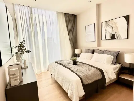 For rent, 28 Chidlom, very beautiful decorated room, fully furnished, beautiful view throughout the year, book now.