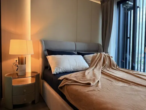 For rent: Ideo Sukhumvit - Rama 4. Modern style decoration with high-quality materials and built-in furniture. Don't miss out!