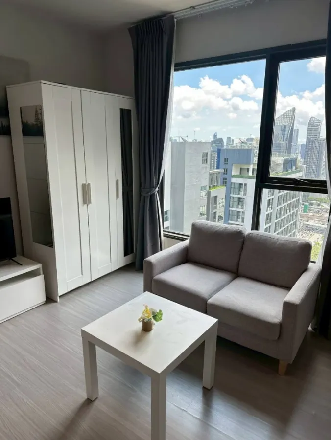 For rent: Life Asoke-Rama 9, studio room, fully furnished and equipped with appliances. Just bring your bags and move in!