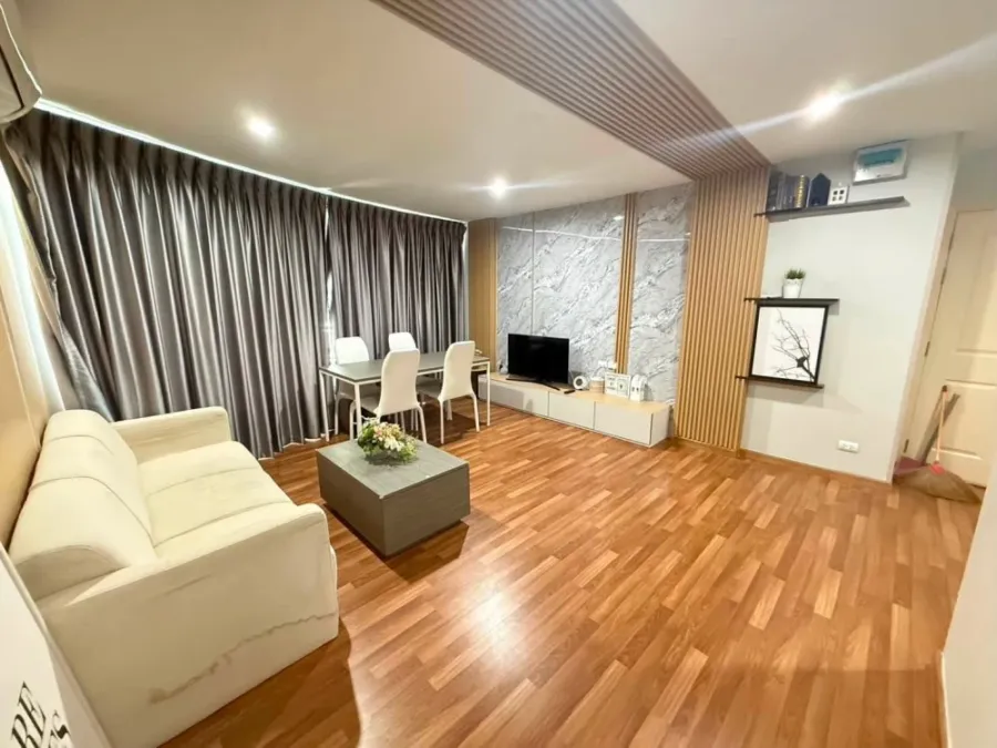 For rent: Miami Bangpu. Spacious room with ample usable space, minimalist design, and high-quality built-in furniture. Book now!