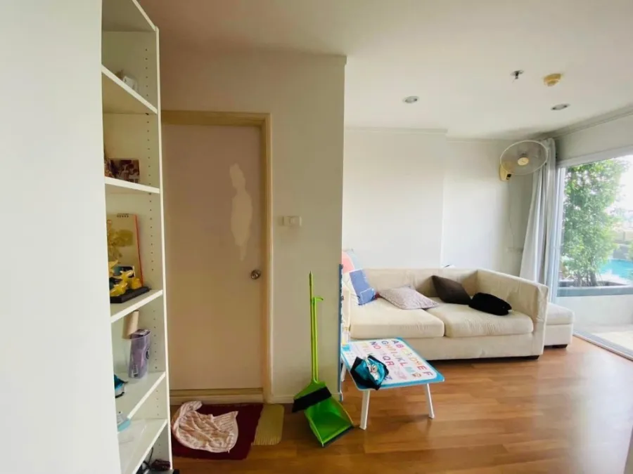 Lumpini Place Suksawat-Rama 2 for sale, spacious room, pool view, with big screen TV, watch movies to your heart's content, don't miss it.