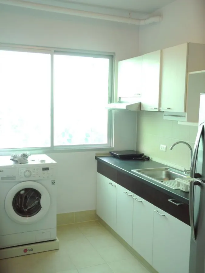 For rent Supalai Park Asoke-Ratchada, beautiful room, clean, very wide interior, fully furnished, great view, book now, do not miss it