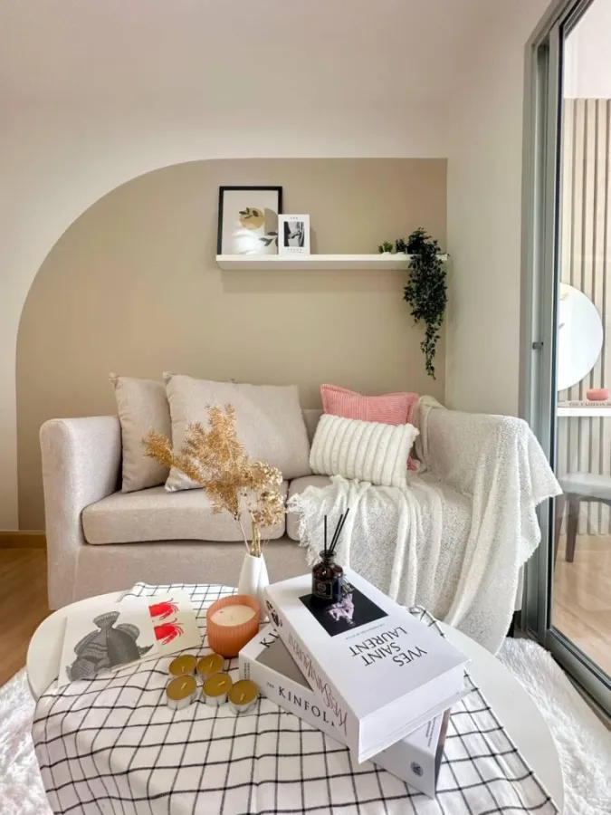 For sale A Plus Rattanathibet-Tiwanon, 4th floor, swimming pool view. The room is decorated very beautifully. The bed is very comfortable to sleep in.