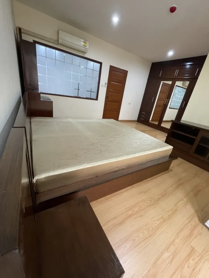 ให้เช่า คอนโด กลางกรุง รีสอร์ท รัชดา 7 ชั้น 6 ตึก B2 ห้องสวย ส่วนกลางดี เฟอร์นิเจอร์ครบ ห้ามพลาด!!