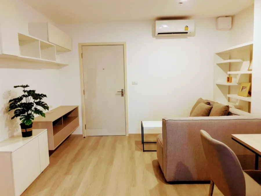 For rent, Elio Sathorn-Wutthakat, private corner room, 20th floor, high view with complete facilities, book now.