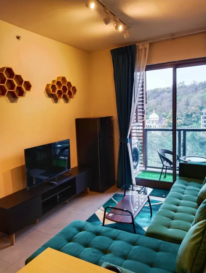 For rent Unixx South Pattaya with full mountain view, decorated in green tones, super cool tones. Book now and you won't be disappointed.