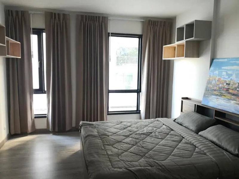 Vertical condo for rent near BTS Ari on Soi Ari 1 bedroom, kitchenette, bathroom and balcony.