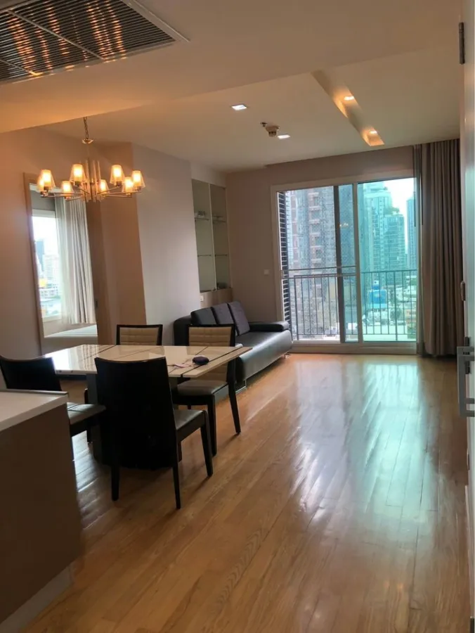 For rent, Siri at Sukhumvit, corner room, 15th floor, fully furnished. Electrical appliances are ready to move in. Hurry up to reserve.