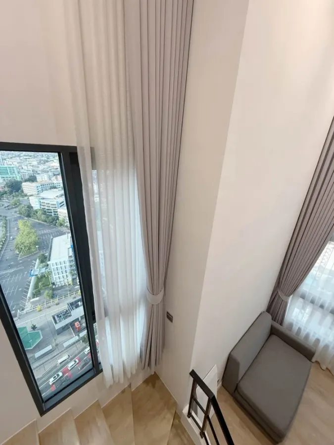 Modiz Rhyme Ramkhamhaeng Duplex, 2-story corner unit, 28th floor, beautiful city view. Book now! Don't wait!