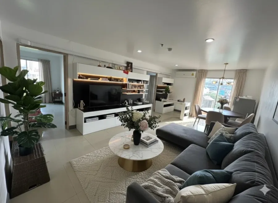 Urgent sale! Regent Home 5 Ratchada 19, large room, comfortable living, convenient, complete here, just drag your bags and move in.