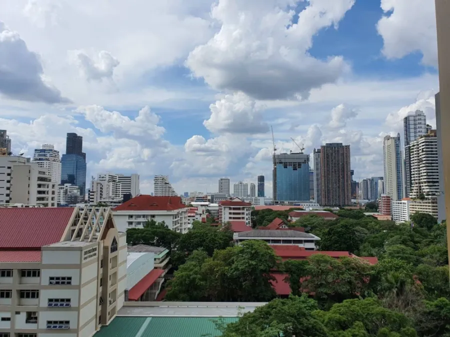 Luxury 1-BR Condo for Rent - Tower B, 8th Floor with Beautiful Unblocked View of Wattana Wittaya Academy | ✨ Noble BE19