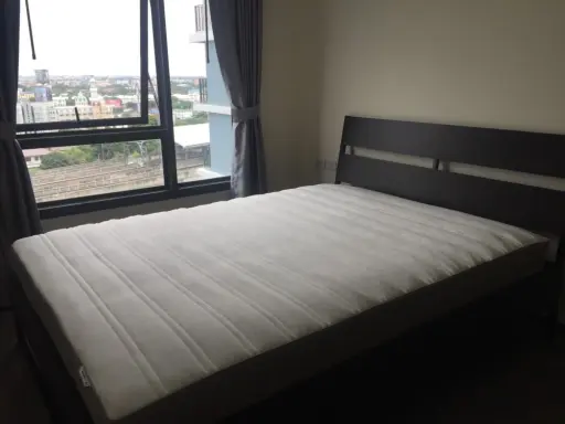 Condo for rent, Rich Park Triple Station, facing Airport Rail Link, south, cool room, good view, nothing obstructed.