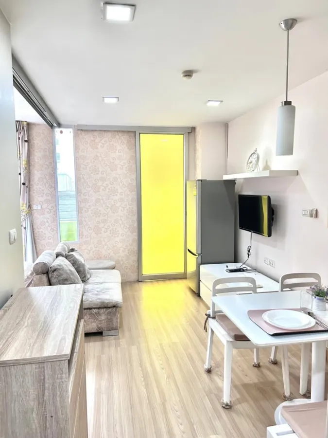 Selling The Colory Vivid project, near the BTS Skytrain, convenient transportation, in the heart of the city, great value, ready to move in.