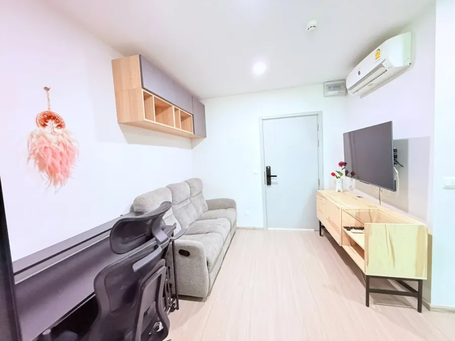 Condo for rent at Aspire Asoke - Ratchada. Fully furnished and ready to move in. Everything you need is here. Book now! Don't miss this opportunity.