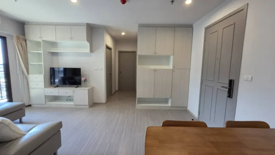 For rent: The Parkland Phetkasem 56, 2 bedrooms, spacious living area, great location, complete amenities. Book now!