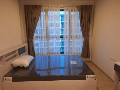 For sale and rent: The Base Chaengwattana. Pool and city views, stunning at night! Don't miss out!