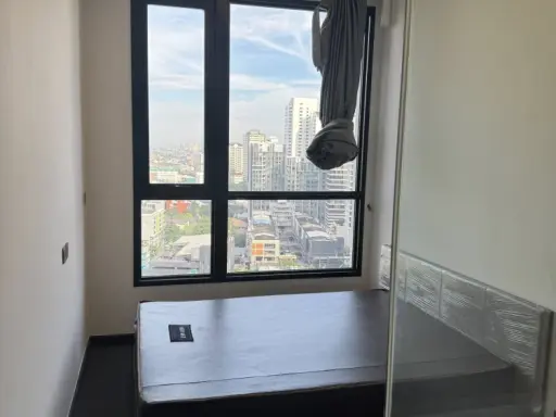 For rent: Park Origin Thonglor, very high floor, lots of usable space, fully furnished, first come first served.