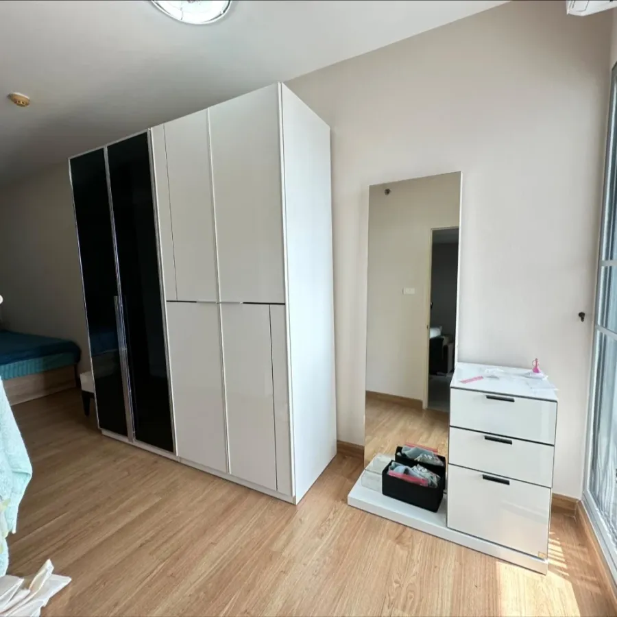 For rent: Supalai Park Kaset, room with wallpaper, fully furnished, very spacious. Book now to secure your unit!