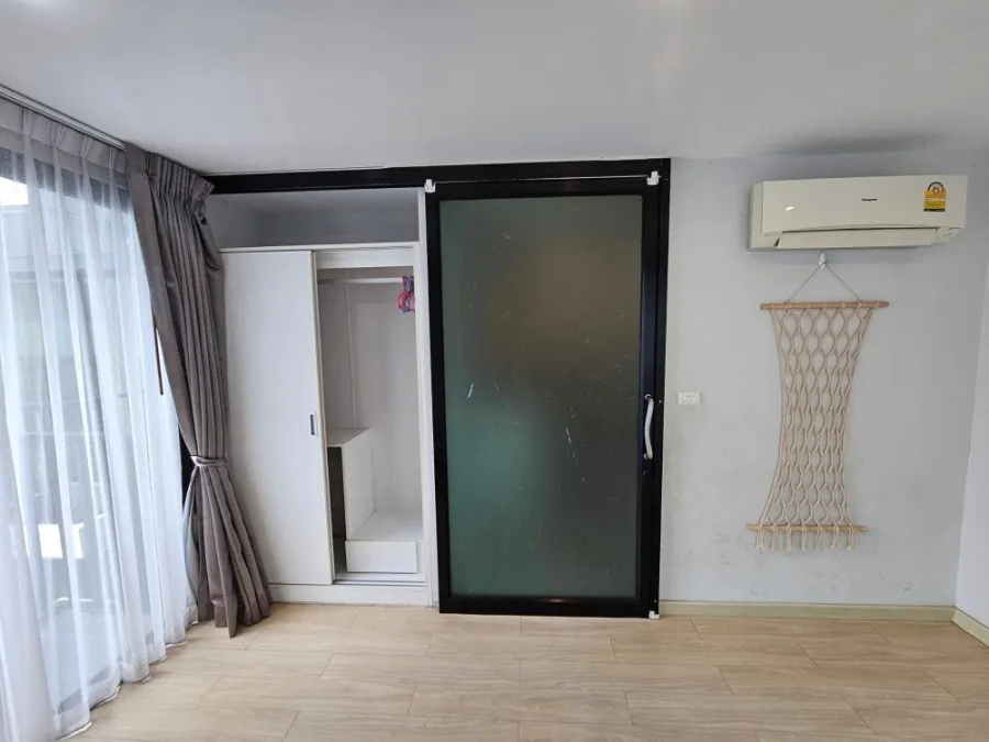 For sale, for rent, The Paint Palette Ngamwongwan, spacious room. Great usable space Hurry and reserve now.