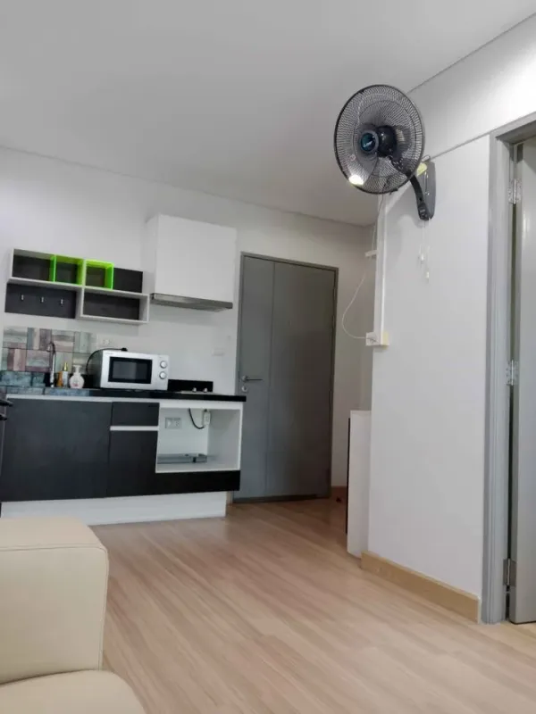 ให้เช่า Serrano Condominium ห้องพร้อมอยู่ เฟอร์ครบ กว้างขวางอยู่สบาย จองเลย