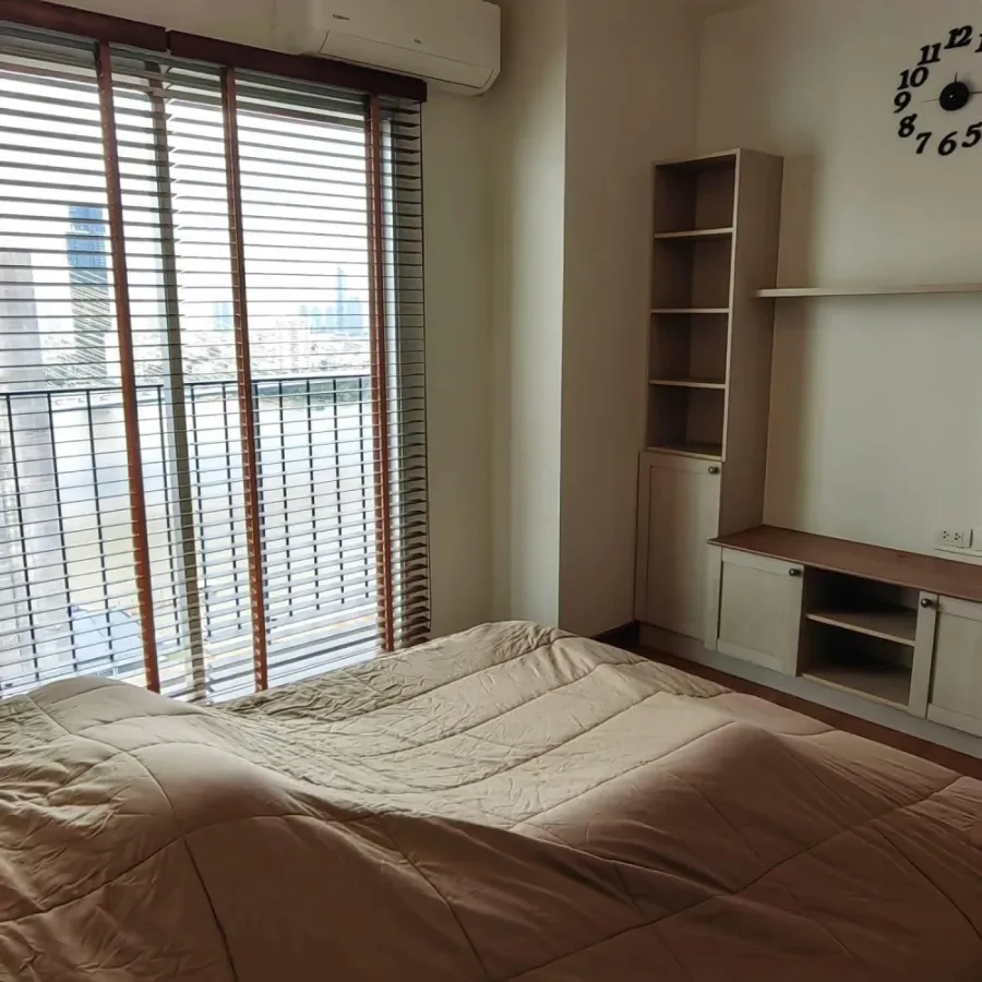 For rent: Chapter One Modern Dutch, very high floor, Chao Phraya River view in every room, with balcony for viewing. You must arrange it!!