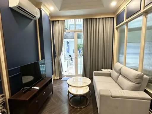 Grand Florida Beachfront Condo Resort Pattaya for rent. Spacious and comfortable unit, decorated in a soothing blue tone. Book now!+++ images