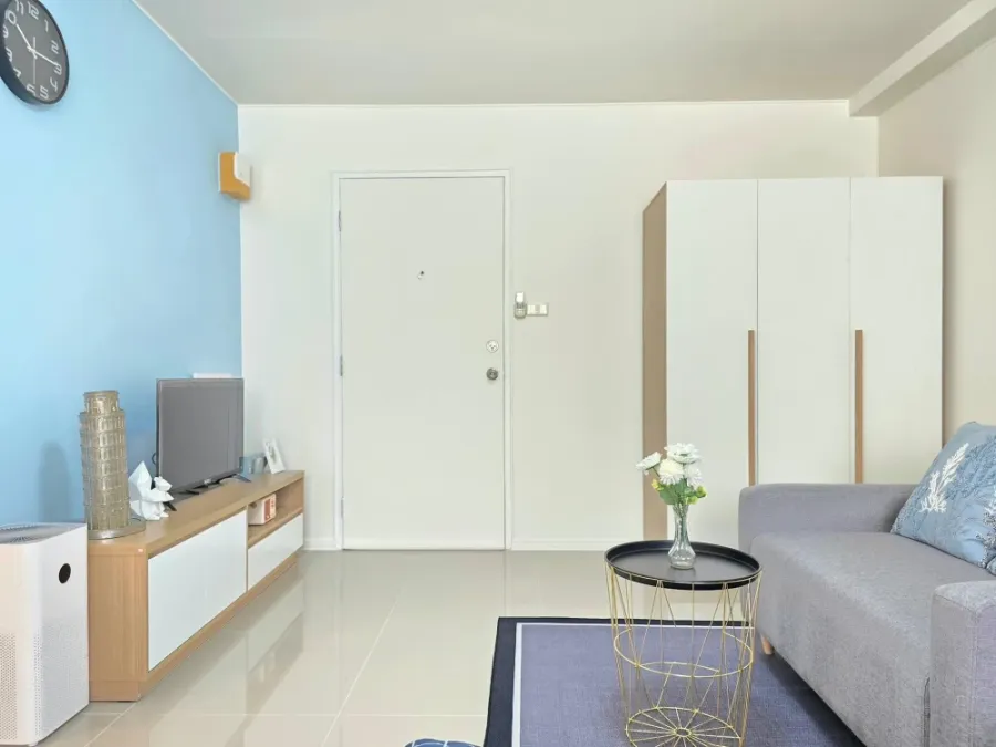 For rent: Lumpini Condo Town, Chonburi - Sukhumvit, 7th floor, corner room, beautiful room, fully furnished, very comfortable, book now, urgently.