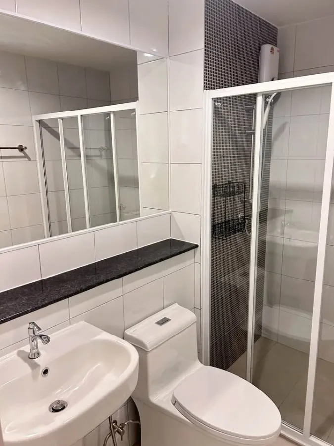 ให้เช่า Terra Residence ห้องอยู่ชั้น 33 ชั้นบนสุด ได้วิวติดถนนใหญ่สวยงามมาก มาแต่ตัวเข้าอยู่ได้เลยจ้า