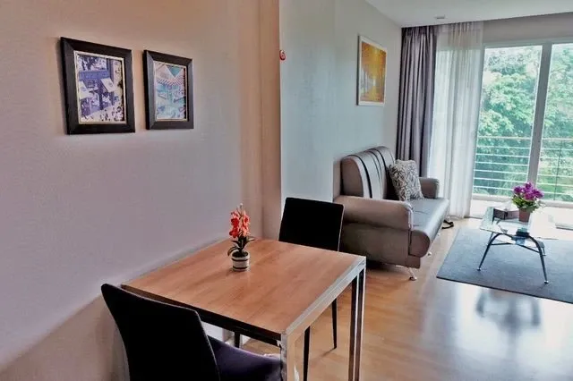 ให้เช่า Green Lake Condo Sriracha 1 ห้องนอน 1 ห้องน้ำ พื้นที่ใช้สอยเยอะ เห็นวิวสวน จองเลย