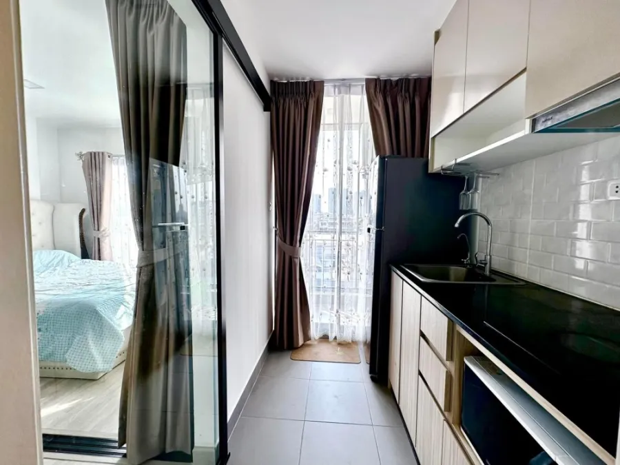For rent!! Condo The One Plus Grand Ramkhamhaeng. Room divided into proportions. Don't divide the zones perfectly. Fully furnished. Don't delay!!