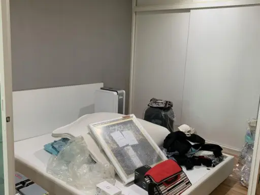 For sale: V Condo, 1 bedroom, 1 bathroom, furnished + electrical appliances ready. You can drag your bag here. Don't miss it.