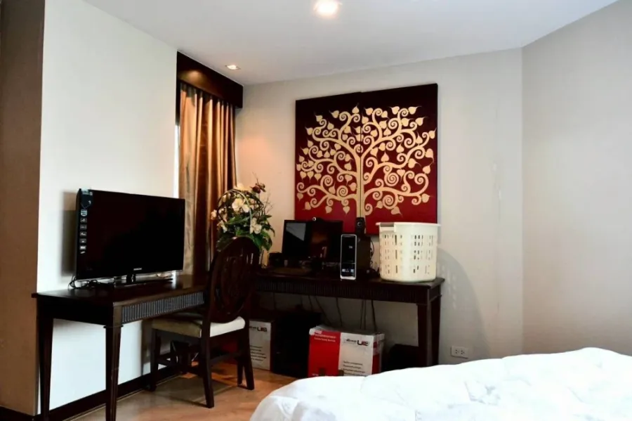 Urgent sale, Sathorn Gardens, large room, comfortable living, plenty of usable space, fully furnished, ready to move in with just your suitcase.
