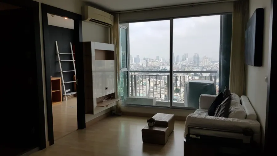Urgent for rent !! Condo Rhythm Ratchada, prime location, near a shopping center in the heart of the city. Book now !!