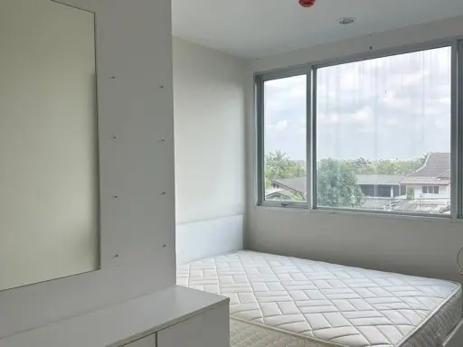 Condo for sale, Sammakorn S9 Condominium, studio room, 3rd floor, not very high, price is not strong, hurry up to own it.