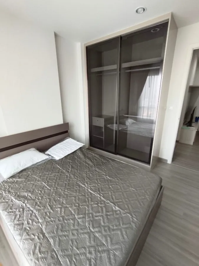 For rent: The President Charan - Yaek Fai Chai Station, 10th floor, fully furnished room, nice to live in, hurry and book now, urgent.