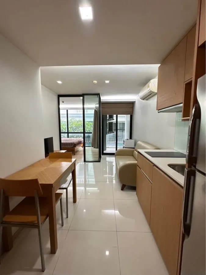 For rent: SOCIO Ruamrudee, 1 bedroom, 1 bathroom, decorated in Muji style, fully furnished, hurry and reserve now!