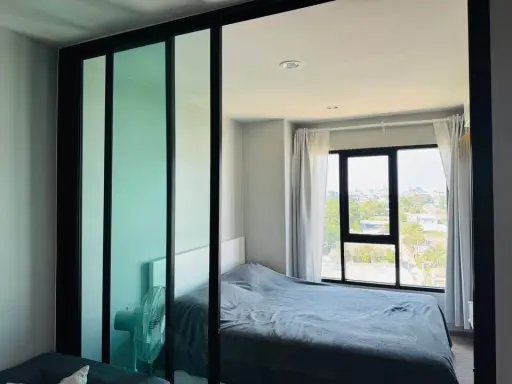 For rent: Rye Sukhumvit 101/1, rooms divided into sections. Decorate a nice room With a big screen TV Series line, don't miss it.