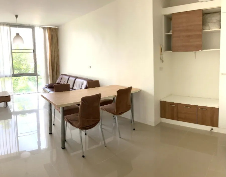 For rent, The Iris Rama 9-Srinakarin, 2 bedrooms, 4th floor, corner room, fully furnished, ready to move in, book now, hurry up.