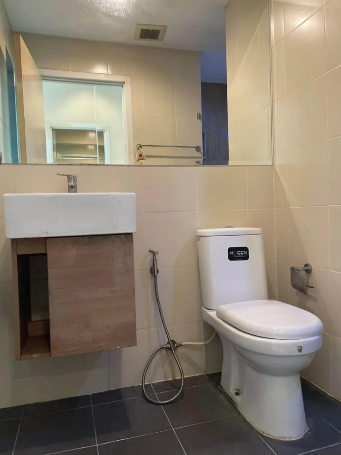 Condo for rent: The Privacy Ngamwongwan 18, 3rd floor, not very high, decorated in a warm style. If you don't book, you'll miss out.
