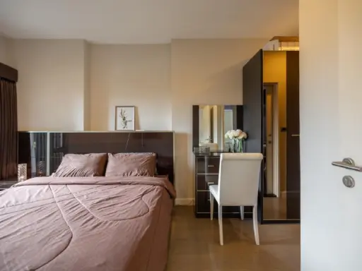 Urgent sale, Condo The Crest Sukhumvit 34, spacious room. Great usable space, hurry and reserve now.