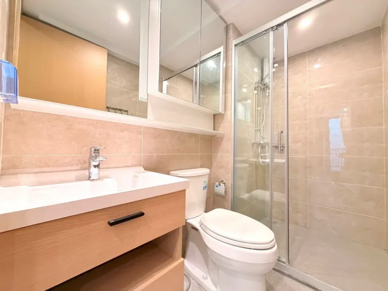 ให้เช่า Regal Srinakarin 40 แบบ 1 Bedroom ครัวปิด แยกสัดส่วนชัดเจน เฟอร์นิเจอร์และเครื่องใช้ไฟฟ้าครบ พร้อมเข้าอยู่