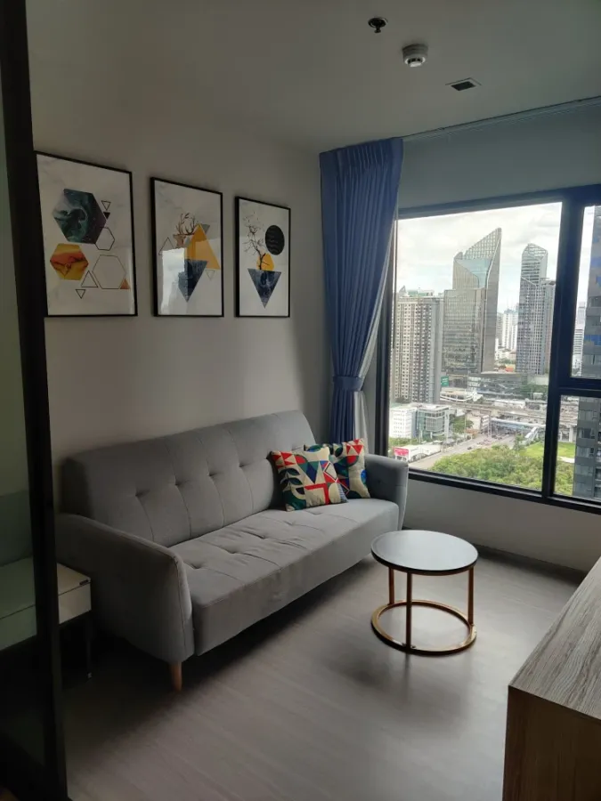 For sale rent Life Asoke-Rama 9, very beautiful room, separated room, very good proportion, great view, hurry to move, don't miss it