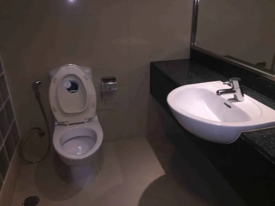 Sell The Kris Ratchada 17, spacious room, fully furnished, good leather sofa, very nice to sit, reserve first, stay first.