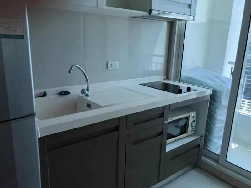 ให้เช่า Ivy Sathon 10 ชั้น 15 fully furnished โซฟานั่งสบายสุดๆ เตียงนอนนอนสบาย ไม่จองไม่ได้แล้ว