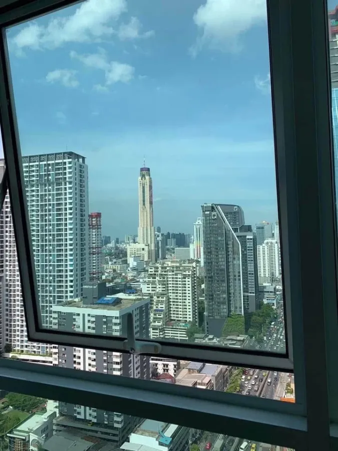For sale, for rent Condolette Ize Ratchawithi, corner room, next to the garden, high floor, city view on the Paragon side, hurry and reserve now.