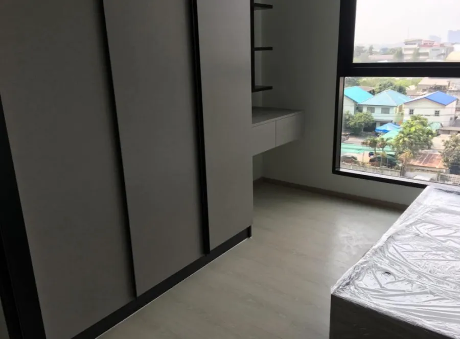Condo for sale, The Excel Groove, Lasalle 52, 6th floor, Building E, pool view, very private room, ready to move in, book now.