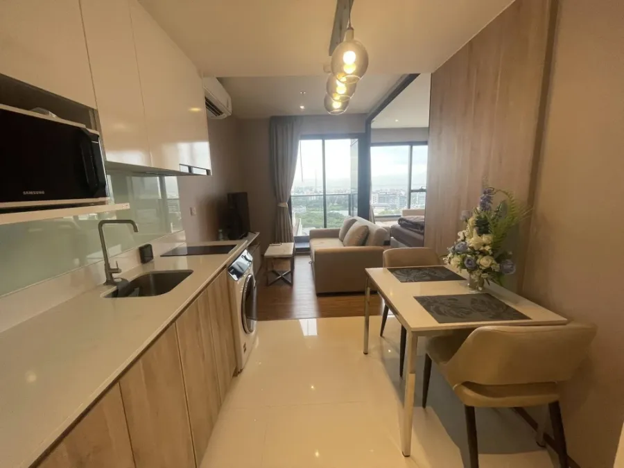 For rent, One Pattaya (North Pattaya), 14th floor, corner room, sea view, fully furnished, nice to live in, book now.