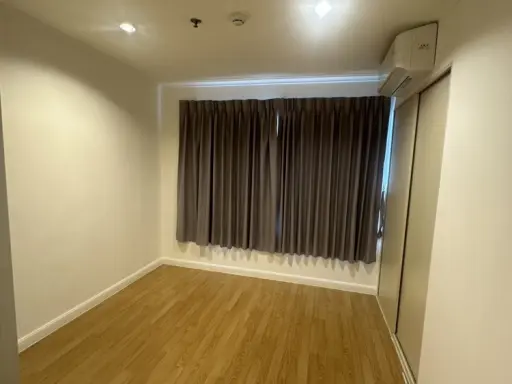 Condo for rent, Lumpini Ville Lat Phrao-Chok Chai 4, empty room, 4th floor, comes with a very good price, those who like to decorate should not miss i